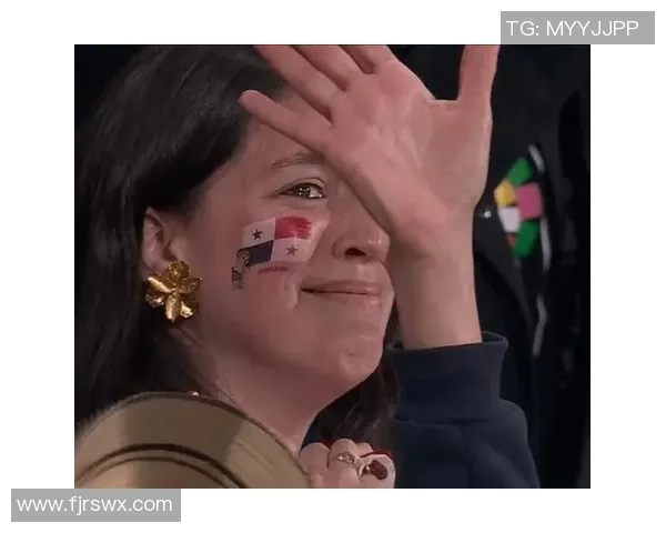 足球明星下车瞬间小孩泪流满面引发网友热议感动无数人心